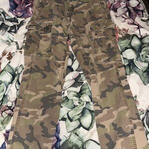 American Eagle Outfitters Camouflage Cargo Pants 28x30